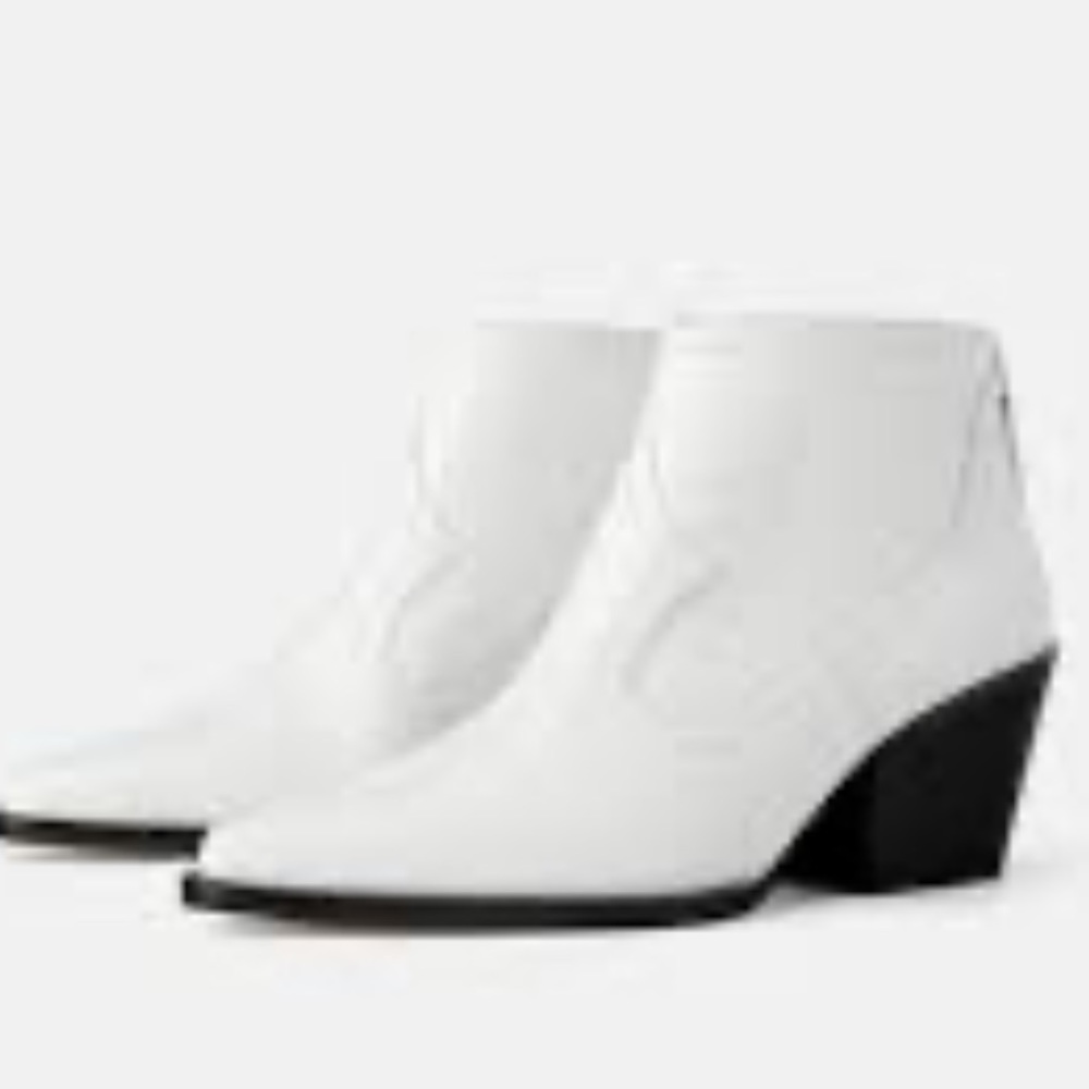 NWOT Zara Croc Embossed White Cowboy Ankle Boots